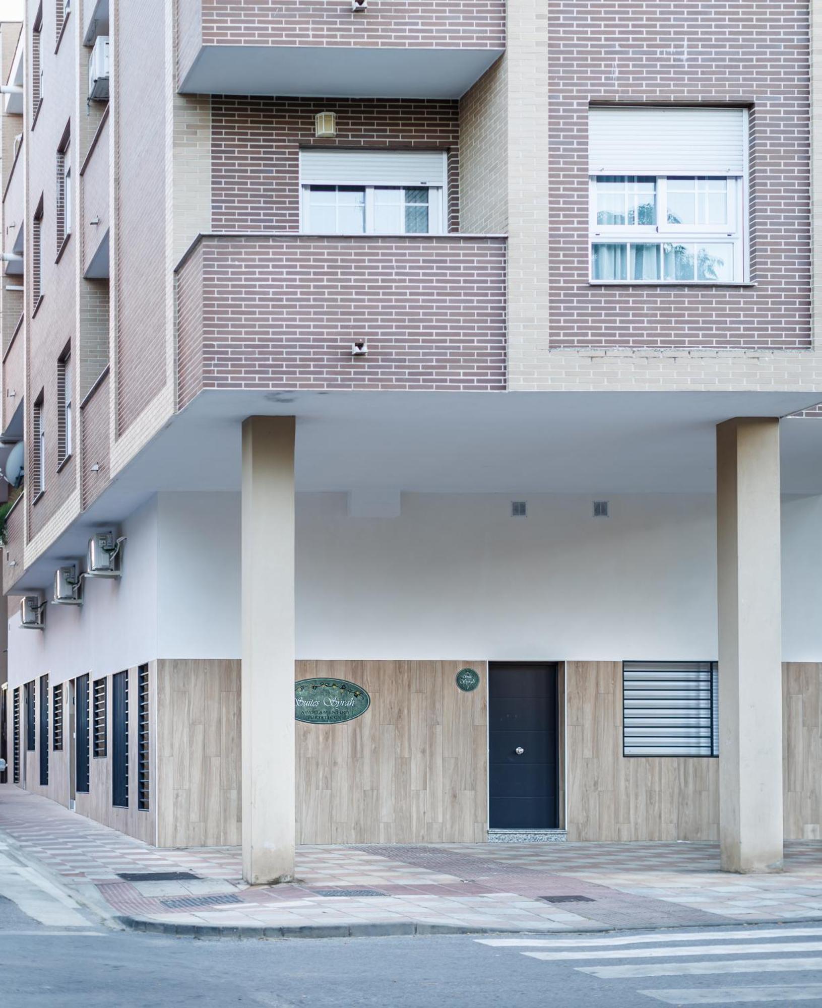 Apartamentos Luxury Suites Syrah Almendralejo Exterior photo